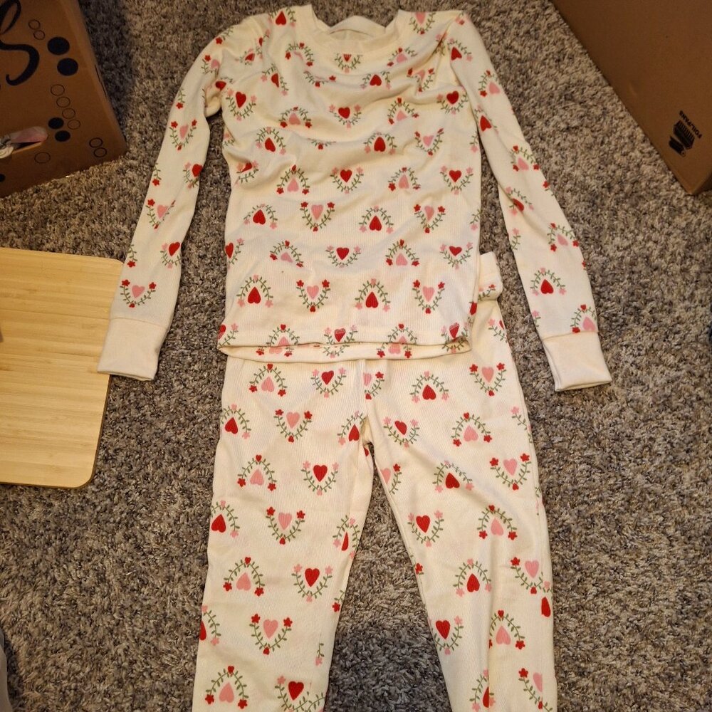 New girls pajama set never worn